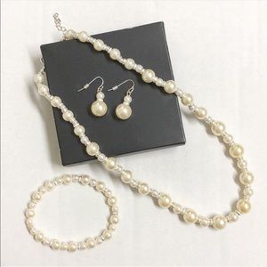 BRAND NEW!!! AVON Hollie 3- Piece Pearlesque Set